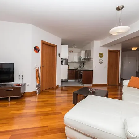 Irisa Art Apartment *