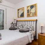 Irisa Art Apartment