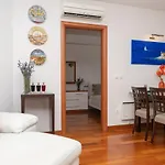 Irisa Art Apartment