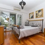 Irisa Art Apartment
