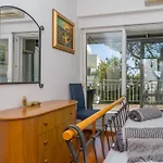 Irisa Art Apartment *