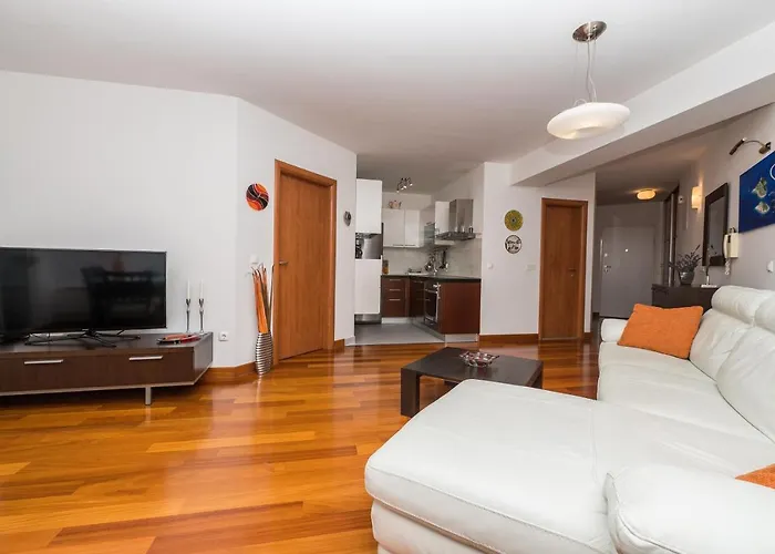 Irisa Art Apartment *