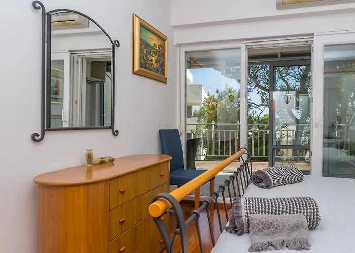 Irisa Art Apartment *